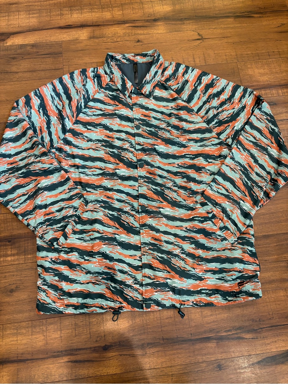 Fabletics Men's The Only Coaches Jacket Medium Large Tiger Camo Rain Coat